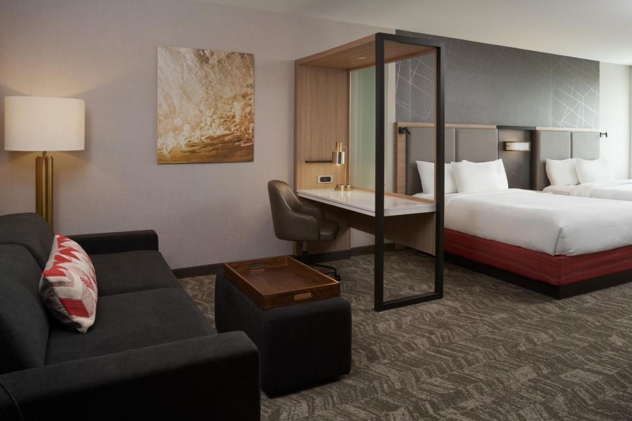 สปริงฮิลล์ สวีท บาย เรดิสัน แฟร์วิว ไฮต์ อิลลินอยส์ Hotel เอสเตอโร ภายนอก รูปภาพ